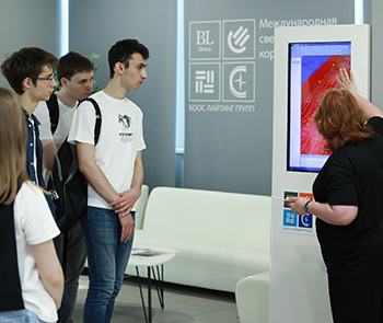 The BL GROUP Moscow Light Museum held educational excursions for junior schoolchildren and high school students as part of the Summer Engineering Holidays program.